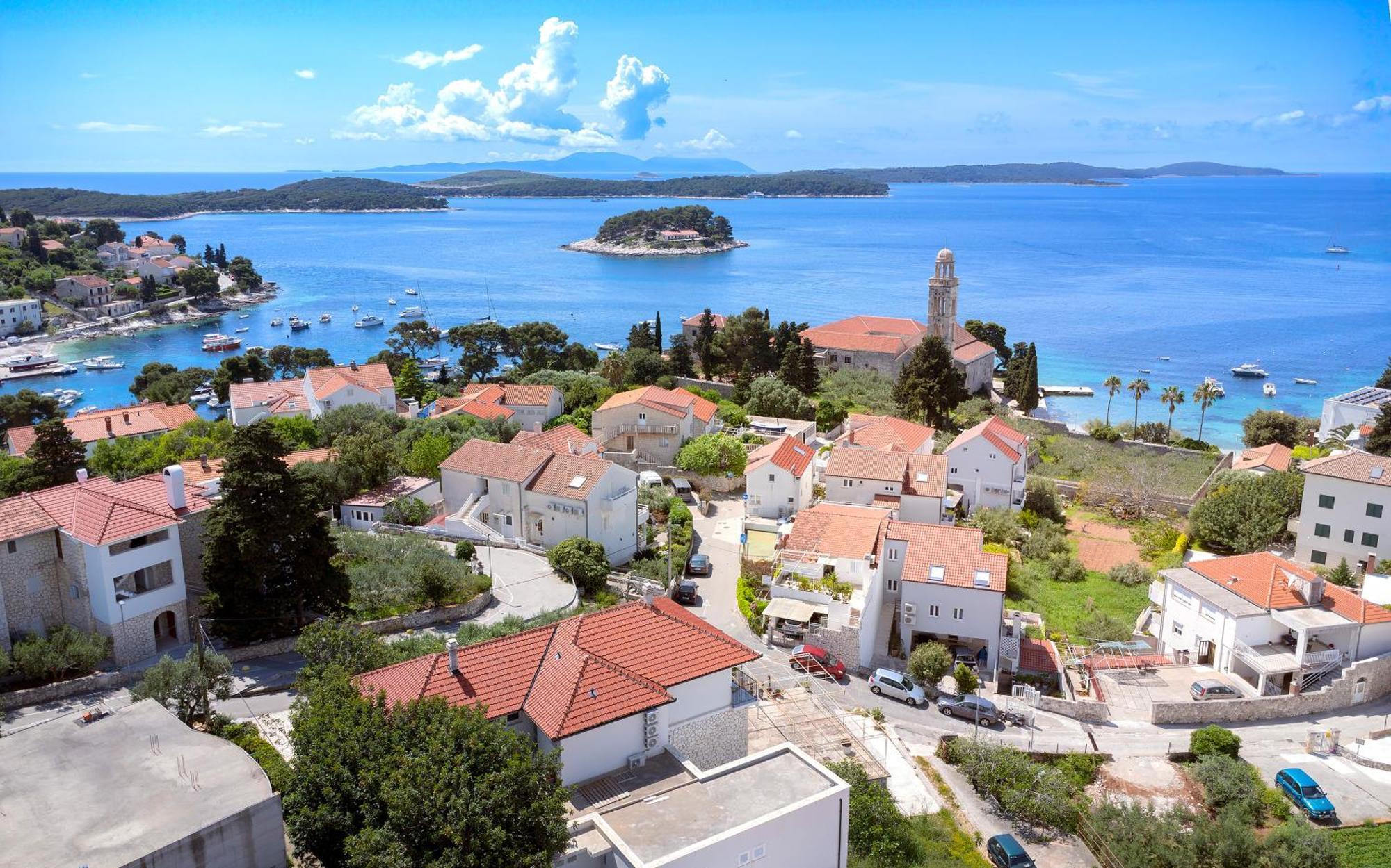 D_view * Hvar Town